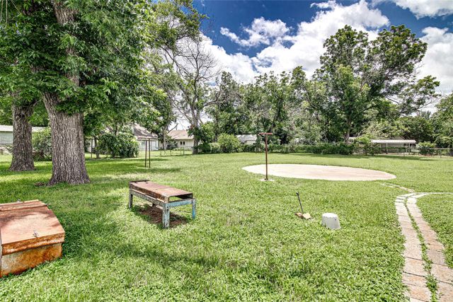 507 W Heard Street, Cleburne, TX 76033