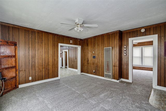 507 W Heard Street, Cleburne, TX 76033