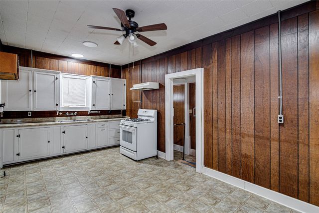 507 W Heard Street, Cleburne, TX 76033
