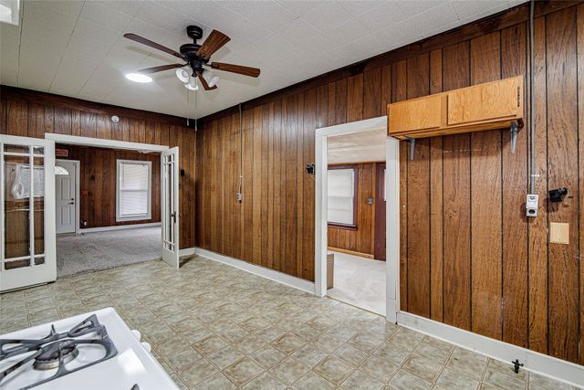 507 W Heard Street, Cleburne, TX 76033