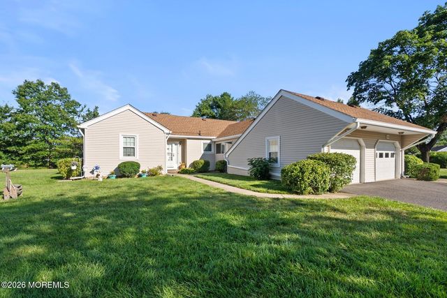 82 Parkway Drive B, Freehold, NJ 07728