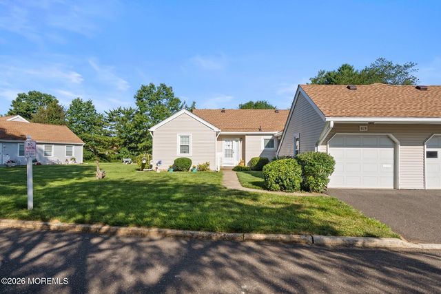 82 Parkway Drive B, Freehold, NJ 07728