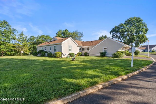 82 Parkway Drive B, Freehold, NJ 07728