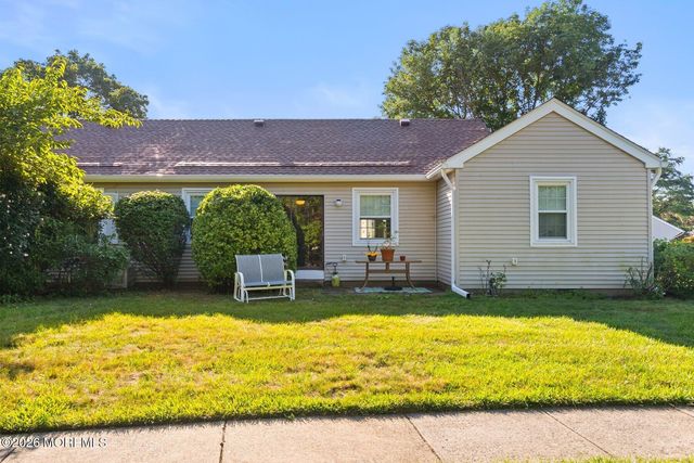 82 Parkway Drive B, Freehold, NJ 07728