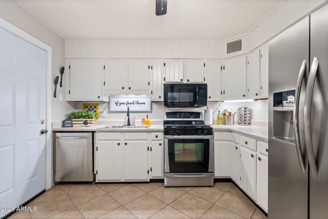 2939 E ANGELA Drive, Phoenix, AZ 85032