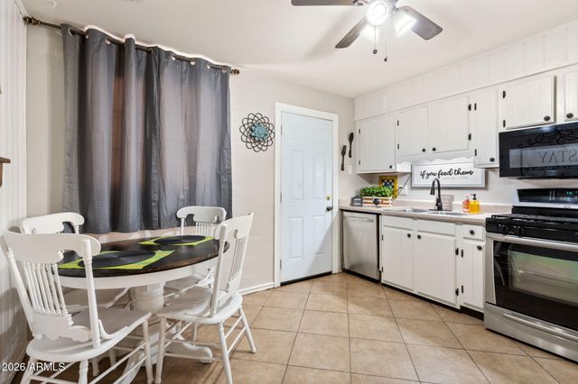 2939 E ANGELA Drive, Phoenix, AZ 85032