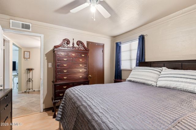 2939 E ANGELA Drive, Phoenix, AZ 85032
