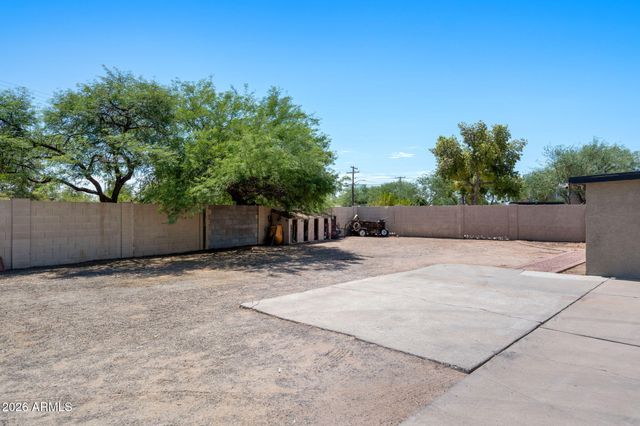 2939 E ANGELA Drive, Phoenix, AZ 85032