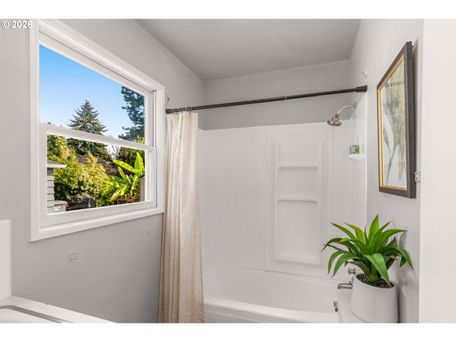 1731 Ne LIBERTY St, Portland, OR 97211