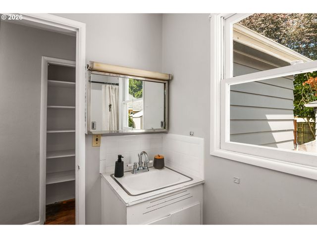 1731 Ne LIBERTY St, Portland, OR 97211