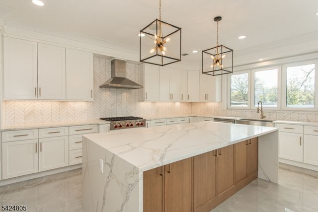 722 Erie Rd, Paramus Boro, NJ 07652