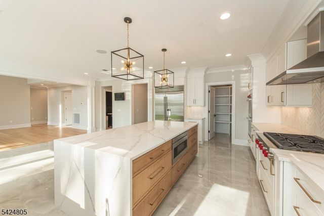 722 Erie Rd, Paramus Boro, NJ 07652