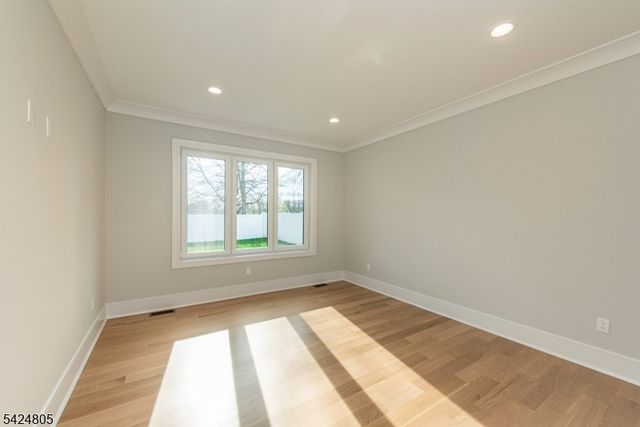 722 Erie Rd, Paramus Boro, NJ 07652