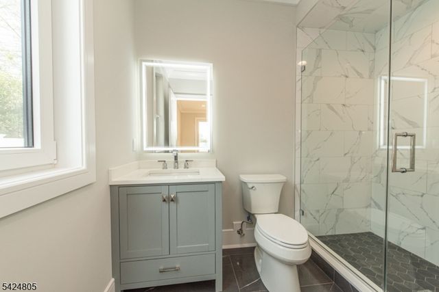 722 Erie Rd, Paramus Boro, NJ 07652