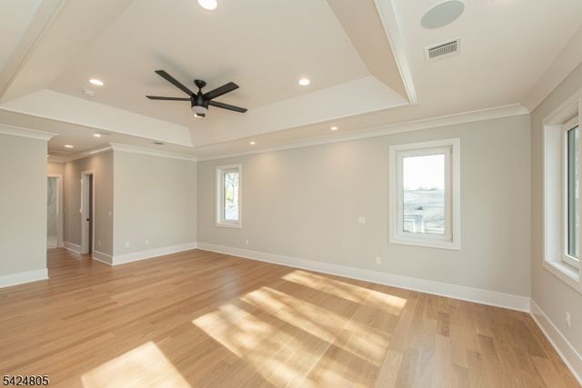 722 Erie Rd, Paramus Boro, NJ 07652