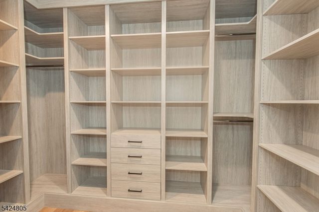 722 Erie Rd, Paramus Boro, NJ 07652