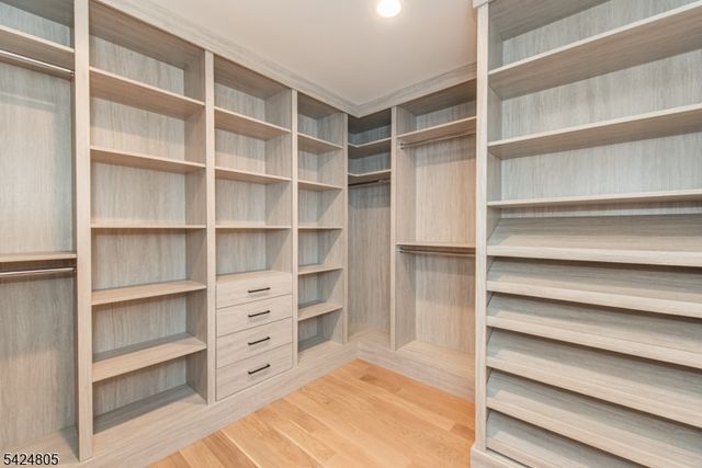 722 Erie Rd, Paramus Boro, NJ 07652