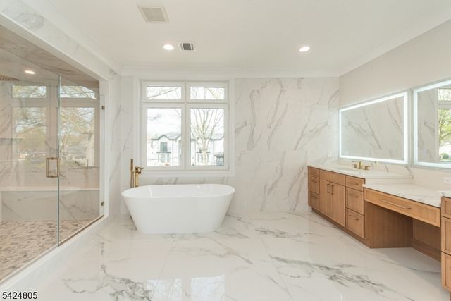 722 Erie Rd, Paramus Boro, NJ 07652