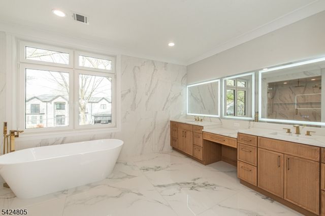 722 Erie Rd, Paramus Boro, NJ 07652