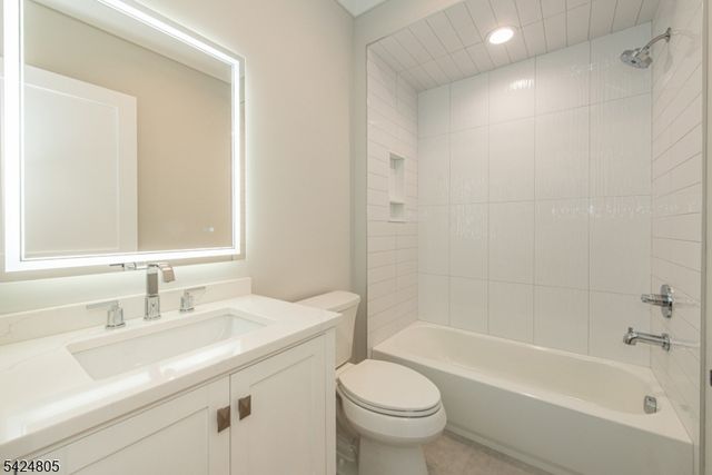 722 Erie Rd, Paramus Boro, NJ 07652