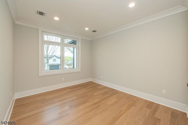 722 Erie Rd, Paramus Boro, NJ 07652