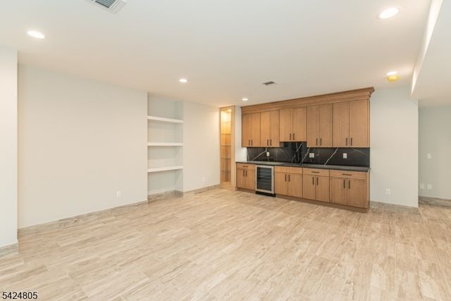 722 Erie Rd, Paramus Boro, NJ 07652