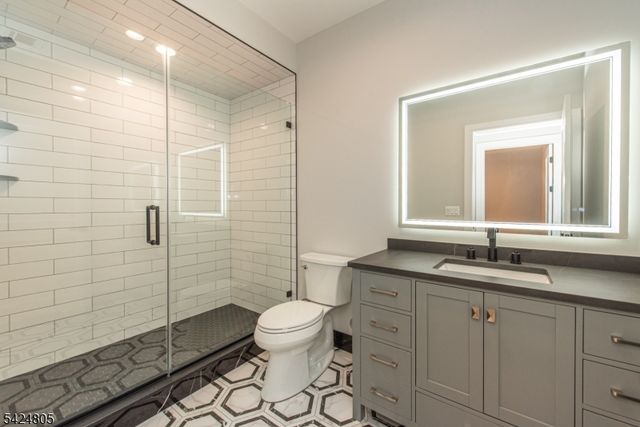 722 Erie Rd, Paramus Boro, NJ 07652