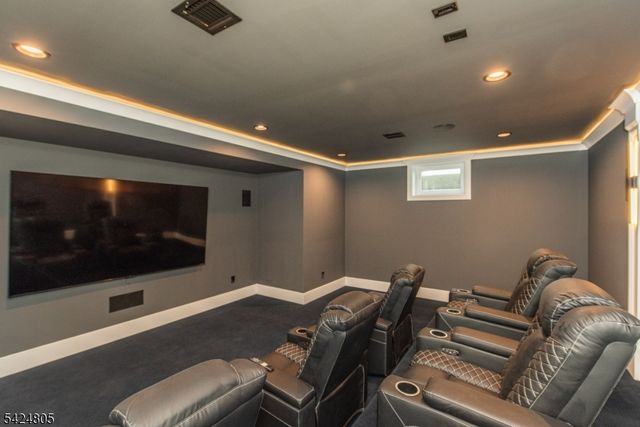 722 Erie Rd, Paramus Boro, NJ 07652