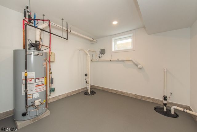 722 Erie Rd, Paramus Boro, NJ 07652