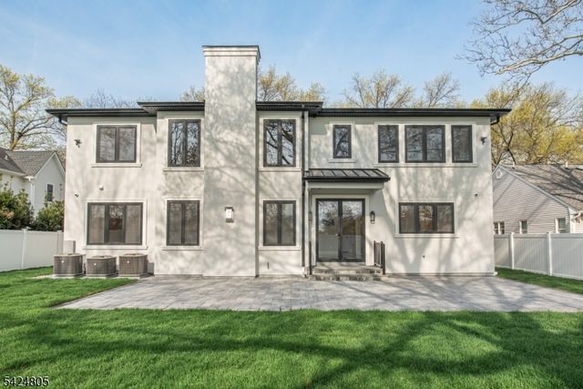 722 Erie Rd, Paramus Boro, NJ 07652