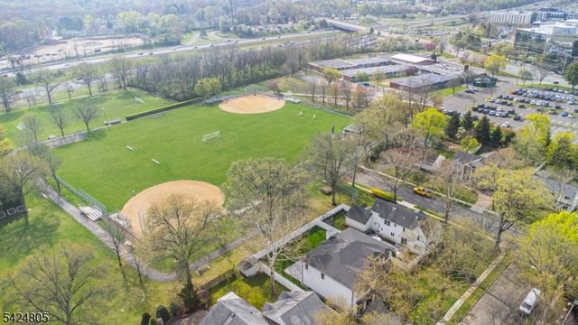 722 Erie Rd, Paramus Boro, NJ 07652