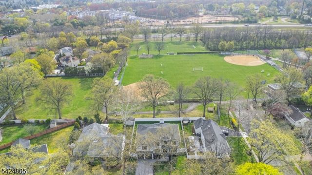 722 Erie Rd, Paramus Boro, NJ 07652