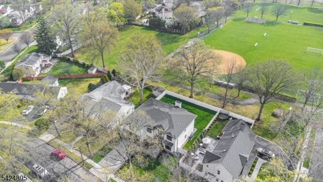 722 Erie Rd, Paramus Boro, NJ 07652