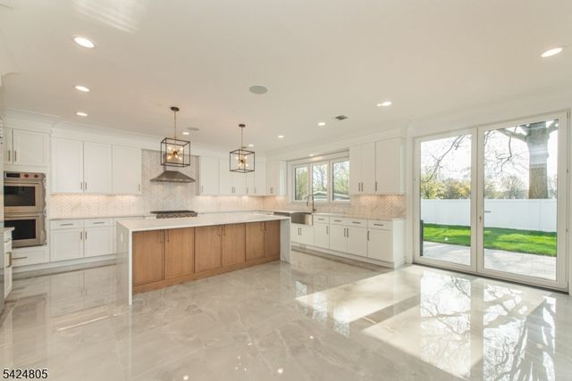 722 Erie Rd, Paramus Boro, NJ 07652