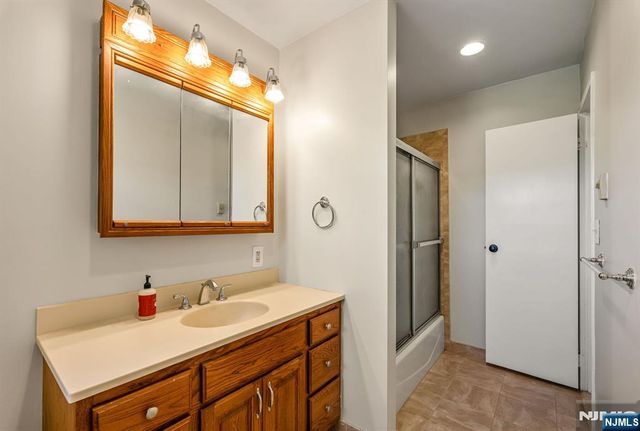 15 Cottage Unit 15-1B, Midland Park, NJ 07432