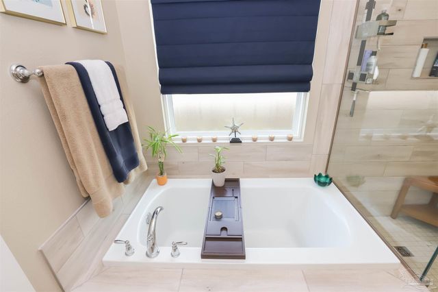 1947 Refuge Cir, Gulf Breeze, FL 32563