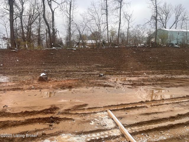 8514 Lysander Dr, Louisville, KY 40214