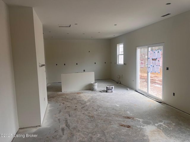 8514 Lysander Dr, Louisville, KY 40214