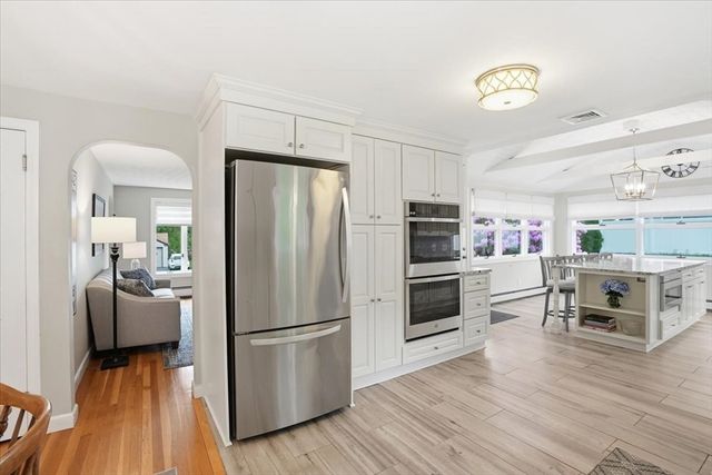 8 Lewis Park Dr S, Walpole, MA 02032