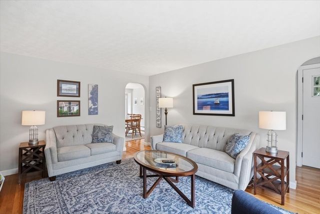 8 Lewis Park Dr S, Walpole, MA 02032