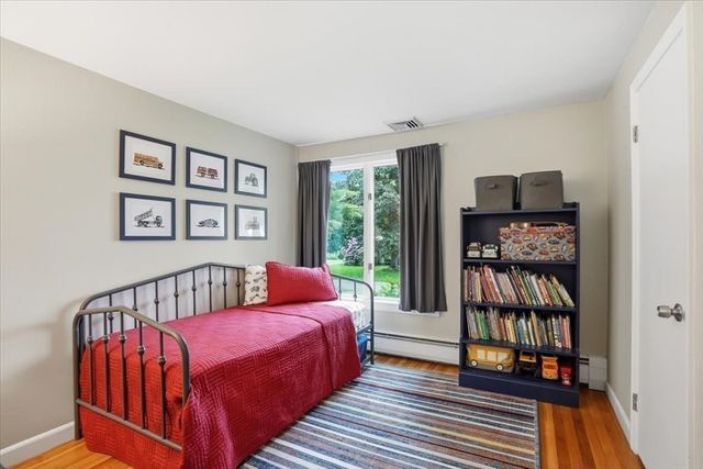 8 Lewis Park Dr S, Walpole, MA 02032
