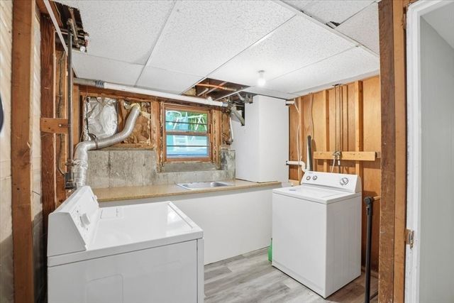 8 Lewis Park Dr S, Walpole, MA 02032