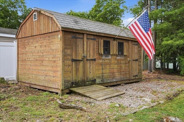 8 Lewis Park Dr S, Walpole, MA 02032