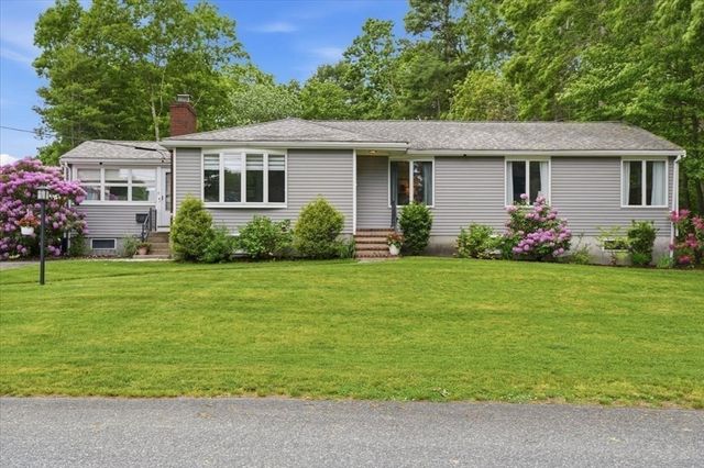 8 Lewis Park Dr S, Walpole, MA 02032