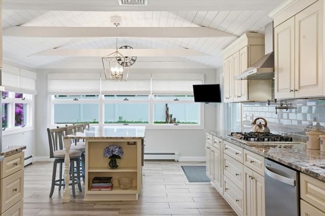 8 Lewis Park Dr S, Walpole, MA 02032