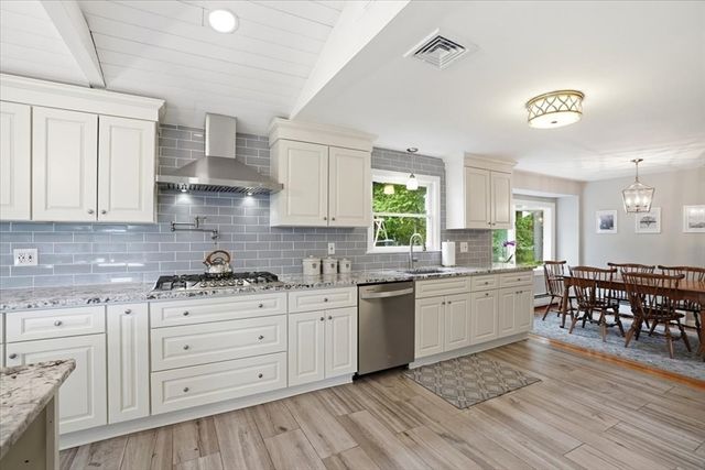 8 Lewis Park Dr S, Walpole, MA 02032