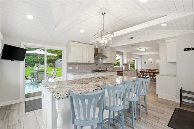 8 Lewis Park Dr S, Walpole, MA 02032