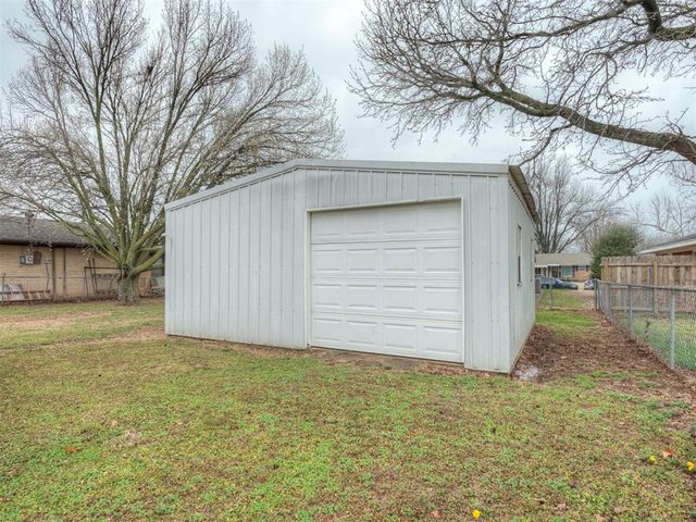 704 Redwood Drive, Noble, OK 73068