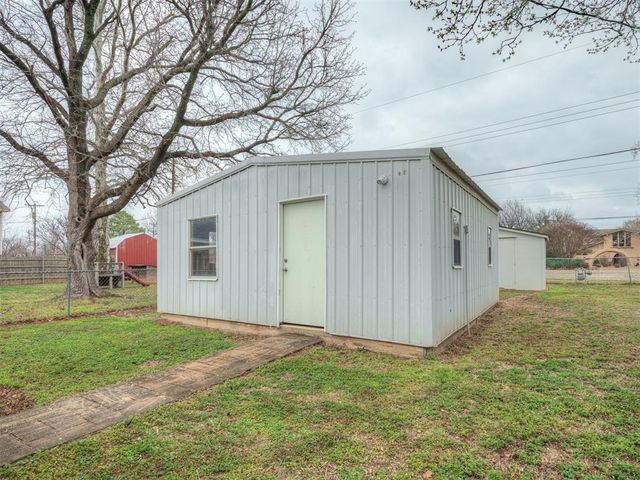 704 Redwood Drive, Noble, OK 73068
