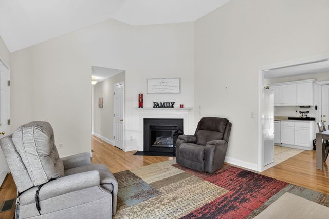 64 Jenna Way, Manchester, NH 03104